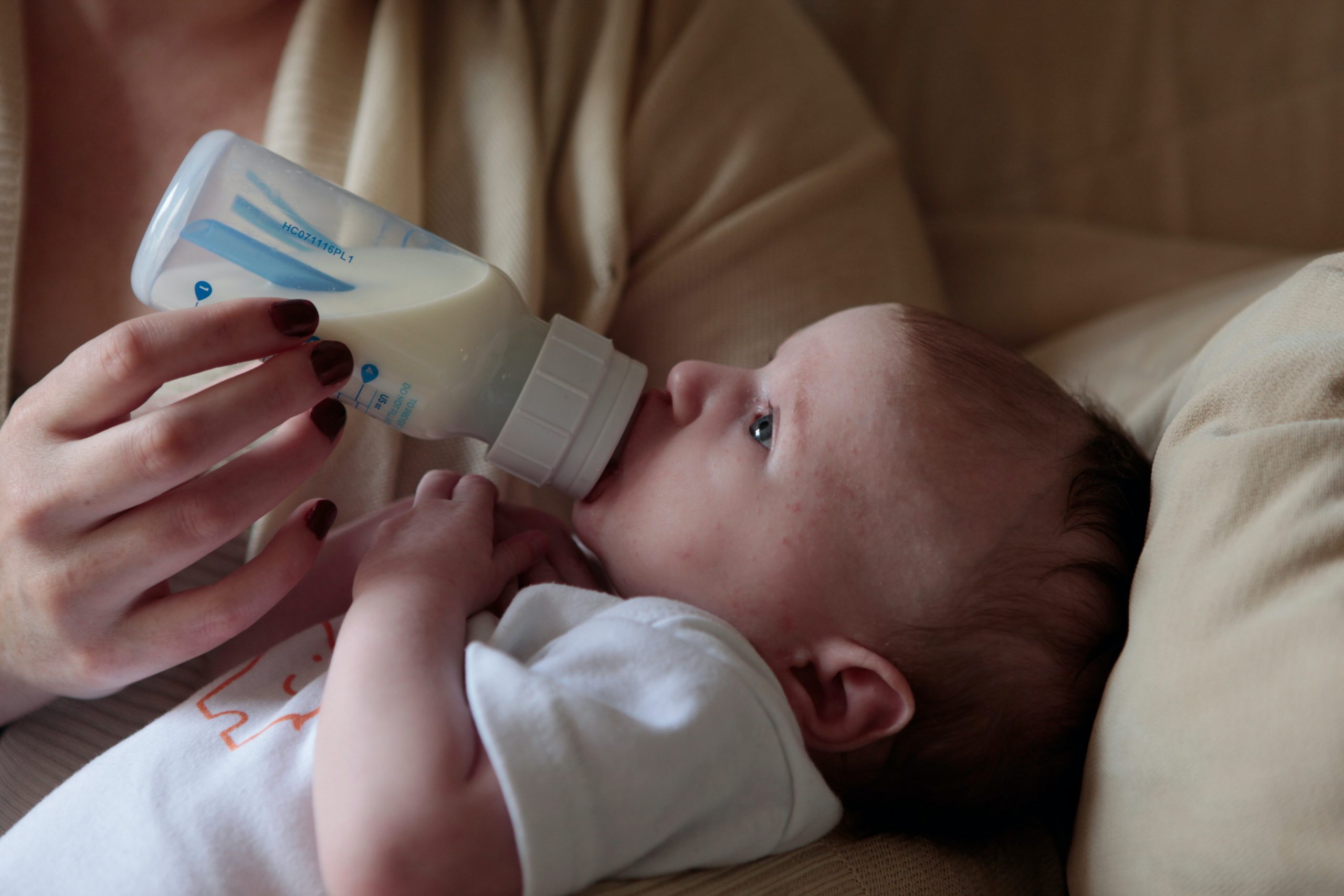 Breastfeeding during the day formula store at night