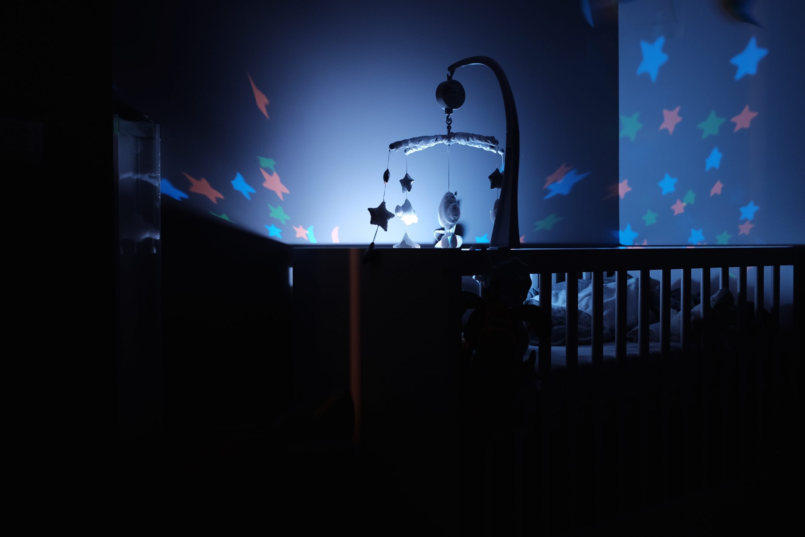 baby crib with lamp