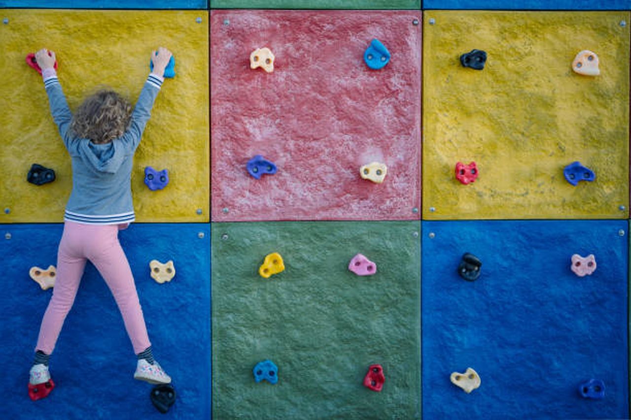 freestanding-climbing-wall