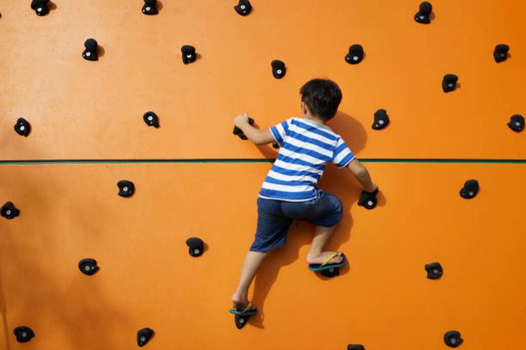 freestanding-climbing-wall