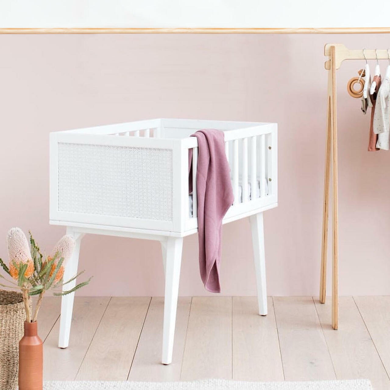 incy-interiors-maxwell-bassinet-white