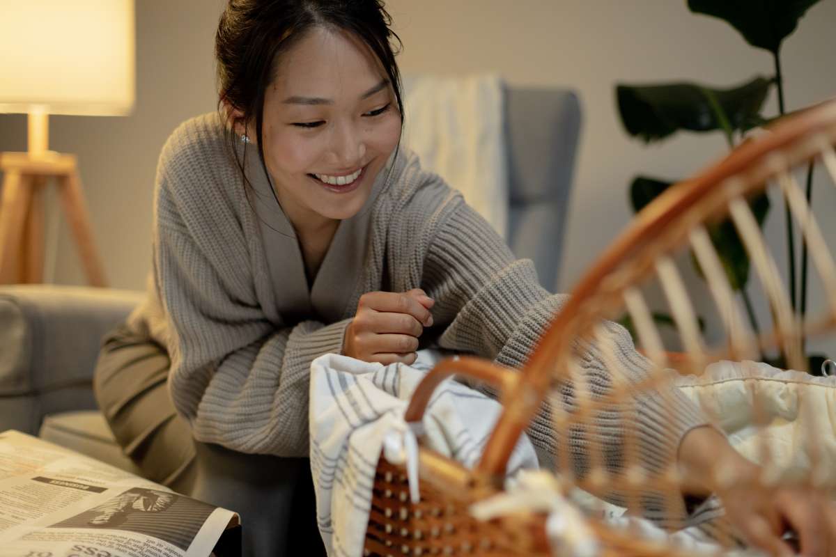 can a baby sleep on sheepskin in cot (2)