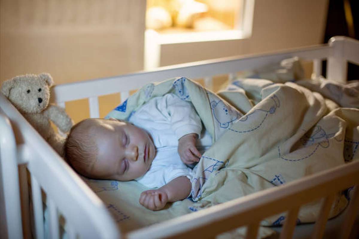 how do i keep my baby warm in his crib at night3