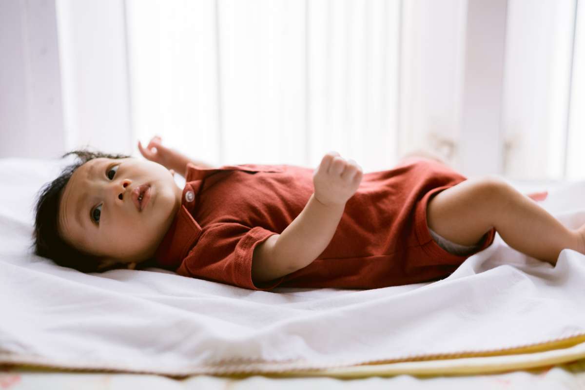 can a baby sleep in a vibrating bouncer