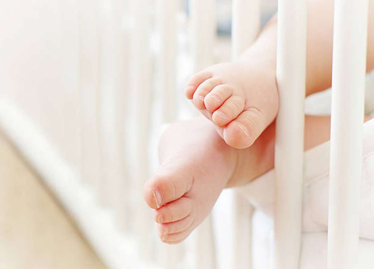 what safety features to look for in a crib2