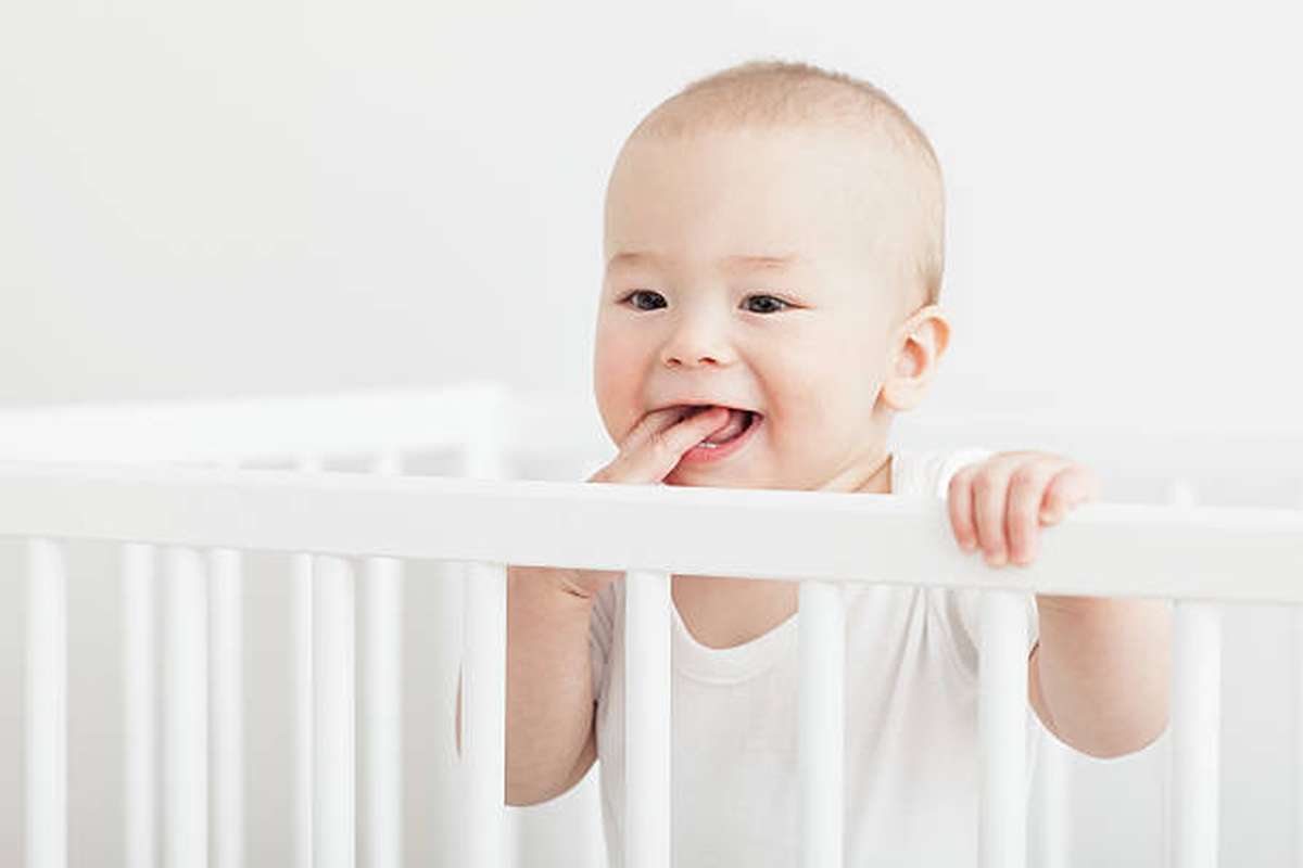 what safety features to look for in a crib3